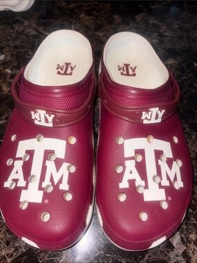 Maroon crocs for men size 16